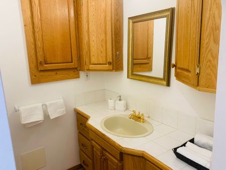 For Lease - 104 Peevers Crescent, Newmarket, Ontario - Photo 4