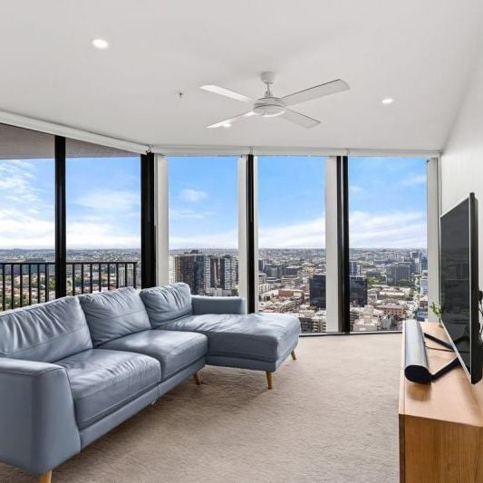 Modern City Living with Breathtaking Views - Photo 1