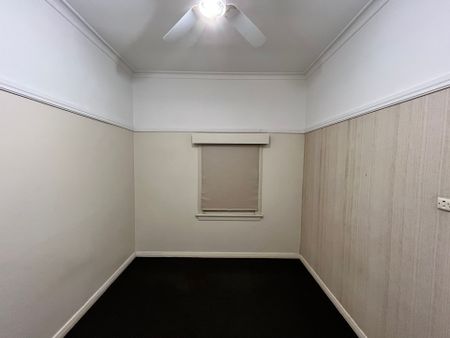 Stylish 3-Bedroom Home in Central Albury - Photo 2
