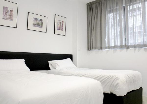 Plaza de Chamberí, Madrid, Community of Madrid 28010