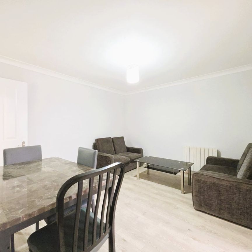 2 Bed Flat, Court Way, W3 - Photo 1