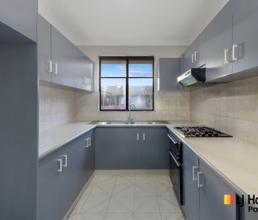 2-Bedroom Modern Apartment in Prime Location - Photo 3