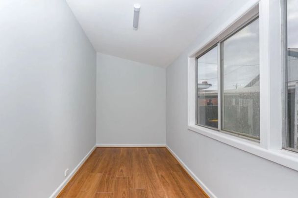 24 Gladstone Road, - Photo 1