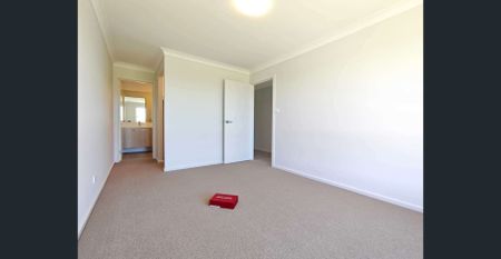 Brand New 2024 Build | Prestige 4-Bedroom Family Home in a Serene Austral Locale - Photo 4