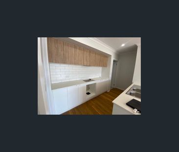 Four Bedroom Delightful Home - Photo 5