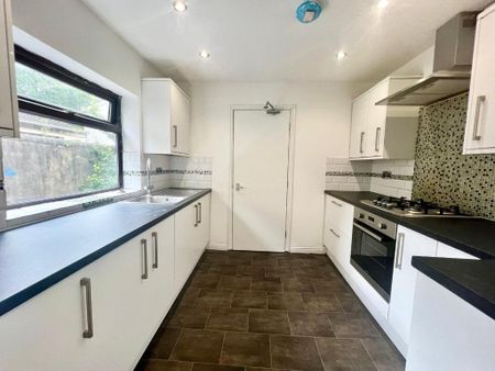 4 bedroom terraced house to rent - Photo 5