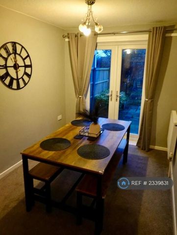 3 bedroom semi-detached house to rent - Photo 2