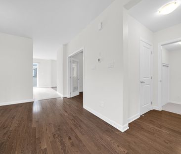 For Lease - 366 Cloyne Crescent, Barrhaven, Ontario - Photo 2