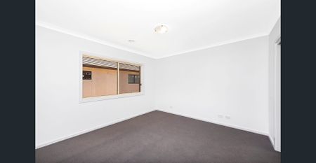 3 Bedroom, 2 Bathroom, double garage House in Googong North - Photo 5