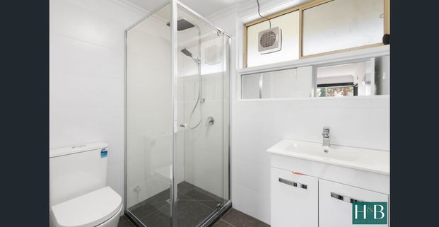 Low maintenance in highly sought-after Ascot Vale pocket! - Photo 1