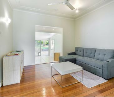 CUTE 3 BEDROOM HOME IN WAVELL HEIGHTS ! - Photo 1