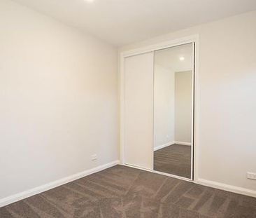 GORGEOUS 4 BEDROOM, 3 BATHROOM FAMILY HOME WITHIN MOUNT WAVERLEY SC... - Photo 2