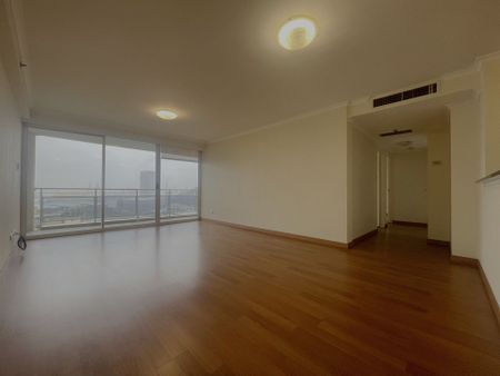 Morden 2 Bedroom apartment in the heart of CBD- 569 George Street - Photo 3