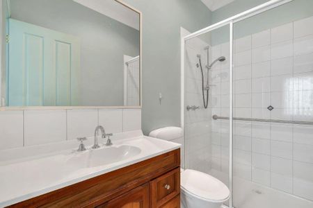 Clean Unit in Prime Location! - Photo 2