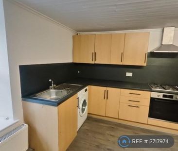 2 bedroom semi-detached house to rent - Photo 6