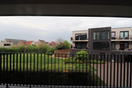 Energiezuinig 2-slaapkamer-appartement met lift, terras, ondergrondse autostaanplaats en kelderberging. - Photo 5