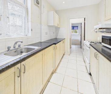 3 bedroom house - terraced to rent - Photo 2