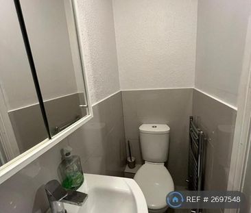 1 bedroom in a flat share to rent - Photo 6