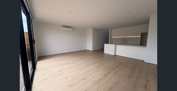 Spacious Modern Living! - Photo 1