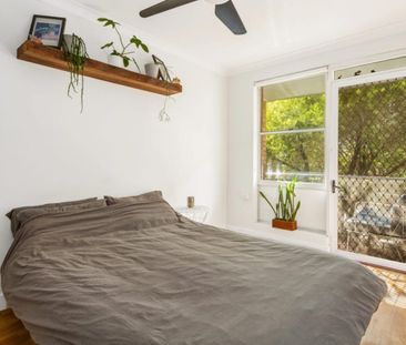 Stylish Top-Floor Retreat Moments from Dee Why Beach - Photo 3