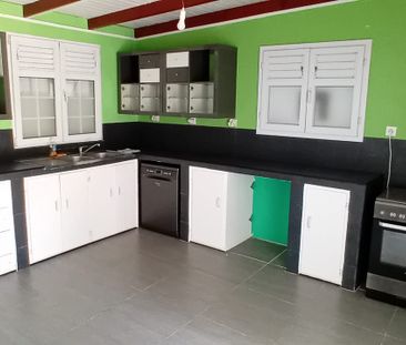 Location Maison 3 pièces 90m² STE ANNE 97180 - Photo 1