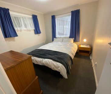 Large three bedroom with wifi and fully furnished - Photo 5