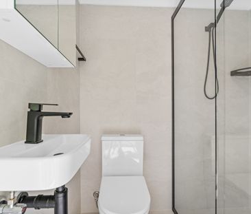 Modern 1-Bedroom Flat in Tregear - Photo 2