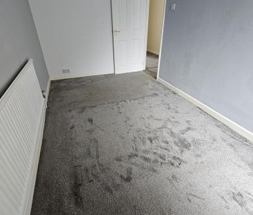 3 bedroom end of terrace house to rent - Photo 2