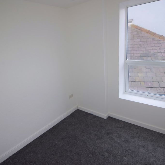 To Let 2 Bed Flat - Photo 1