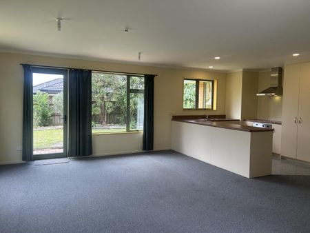 Large 2 bedroom, private home in Wakefield - Photo 4