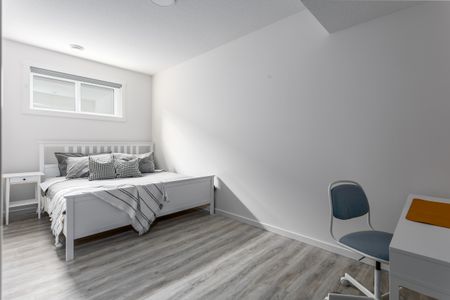 1025 Paisley Drive, Edmonton, AB - Photo 2