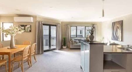 Spacious 3-BR Hamilton Apartment with DBL garage - Photo 4