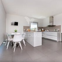 House 4 bedrooms Single storey Braga for rent - equipped kitchen, garage, video surveillance, solar panels, garden, alarm, barbecue, air conditioning, plenty of natural light, parking space - Foto 1