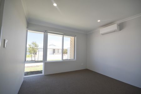 Brand New Home in Coastal Madora Bay! - Photo 5