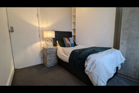 Room in a Shared House, Avon Street, B11 - Photo 4