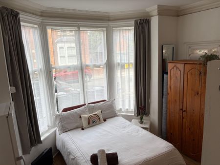 Room in a Shared House, Ashleigh Road, LE3 - Photo 5