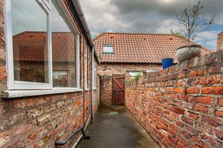 2 bedroom terraced house to rent - Photo 3