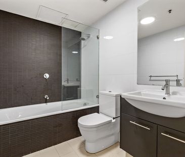 Moden One Bedroom Apartment in superb location - Photo 3