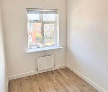 3 bed House - Mid Terrace To Let - Photo 6