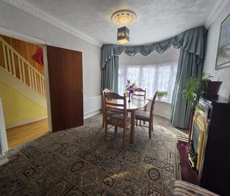 3 bedroom semi-detached house to rent - Photo 3