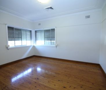 Three Bedroom Family Home - Photo 4