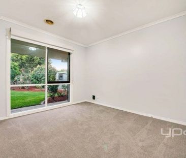 2 Padstowe Court, CRAIGIEBURN - Photo 5