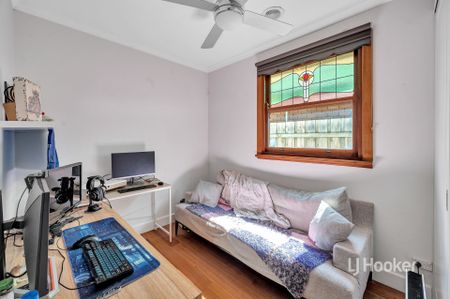 Newport's Way Of Living! - Photo 5