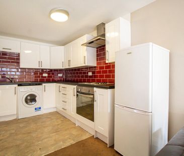 Apt 1, 21 Hyde Terrace - Photo 2