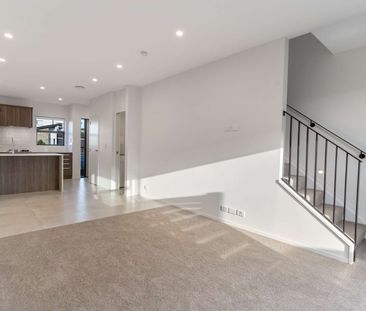 Lock and Leave Living in Flat Bush - Photo 2