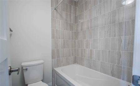 For Lease - 530 Askew Court Unit# Upper, Oshawa, Ontario - Photo 5