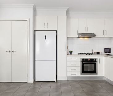 Charming 2-Bedroom Unit with Modern Comforts in Thomastown - Photo 2