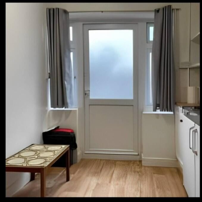 Studio Flat, Forty Lane, HA9 - Photo 1