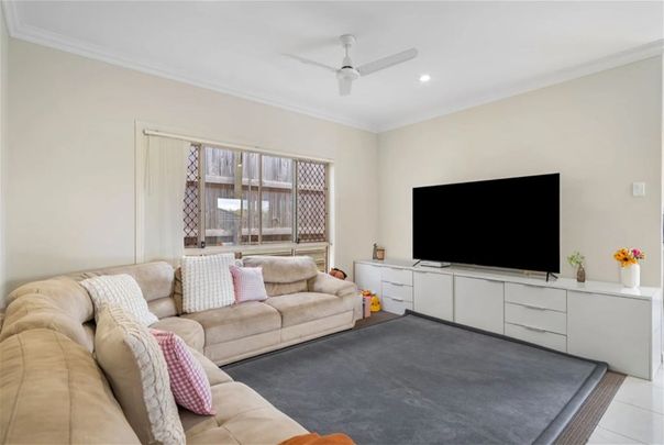 Initial Lease Term of 6 months preferred - Character Home in Springfield Lakes - Photo 1