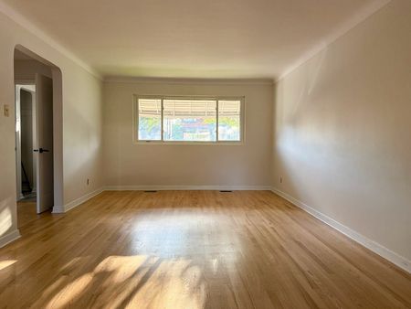 For Lease - 865 Woodroffe Avenue, McKellar Heights - Glabar Park and Area, Ontario - Photo 2